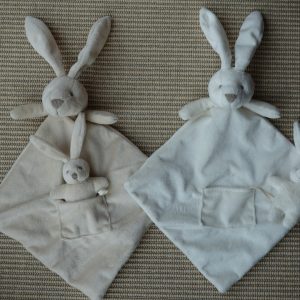 Knuffel konijn wit met mini konijntje 20x20cm