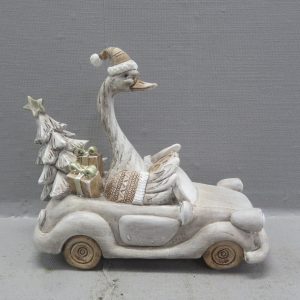 Gans in auto met kerstboom 14,5 cm